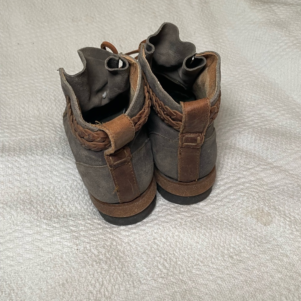Born Dark Gray Lace Up Casual Ankle Boots Womens size 9.5 - F32517